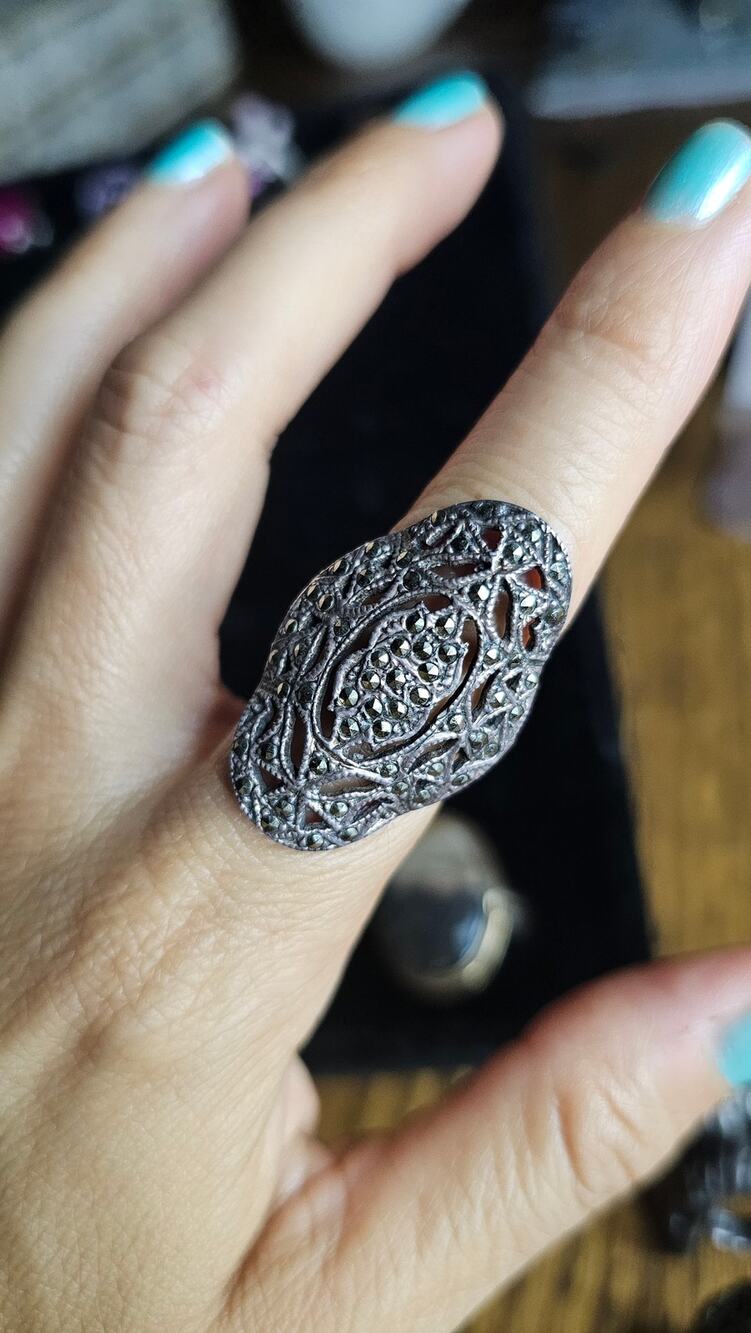 Elegant oval filigree Sterling ring with sparkling marcasite Size 5.25